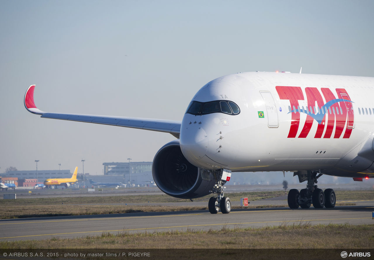 1280_1450265177_A350_XWB_TAM_taxiing