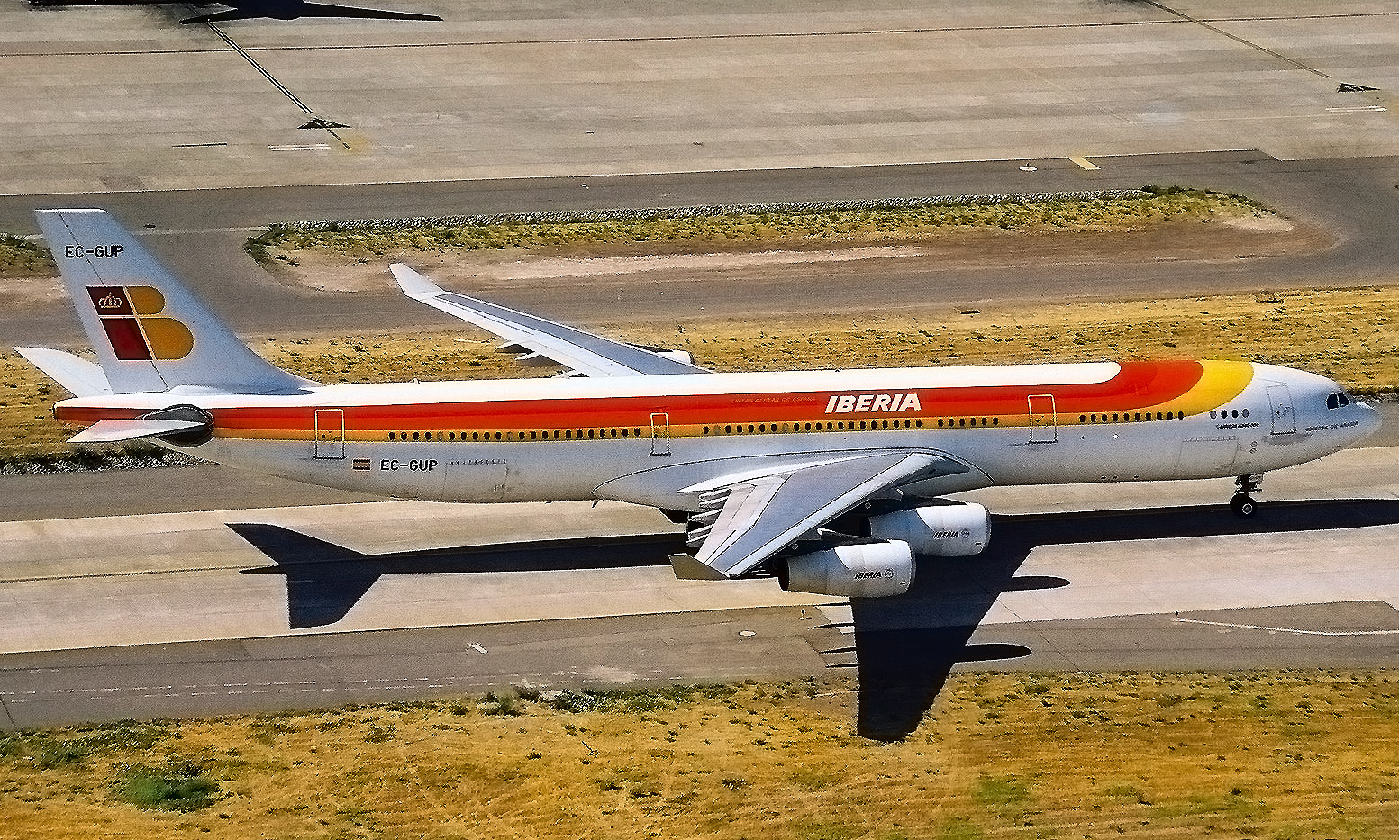 El avión A340-300 EC-GUP, fue el último en ser retirado de la flota volando de Panamá a Madrid. 