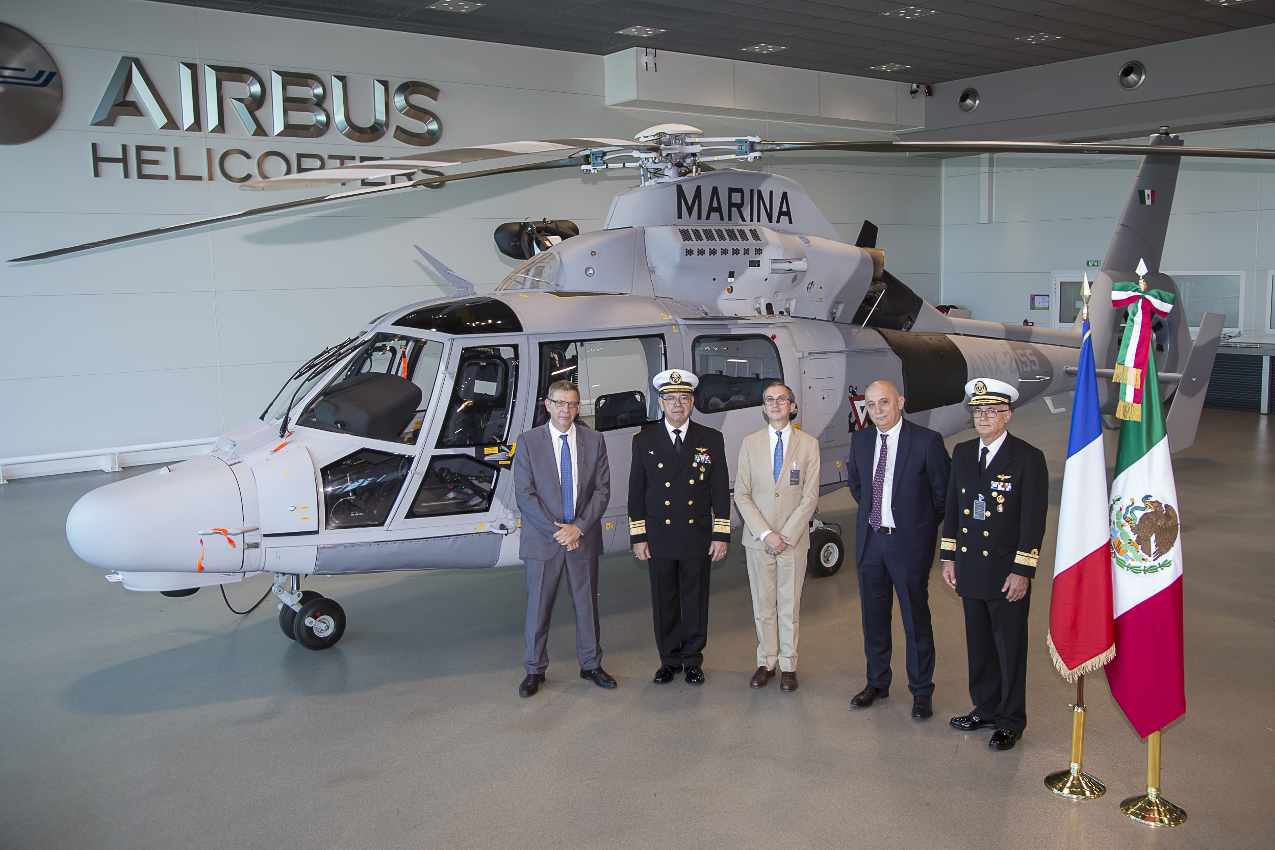 Entraga del Primer Helicóptero AS565 MBe Panther a la Armada d