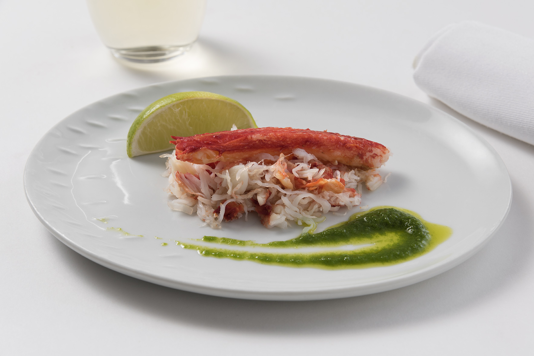 Centolla fresca patagónica con limón sutil y aceite de albahaca