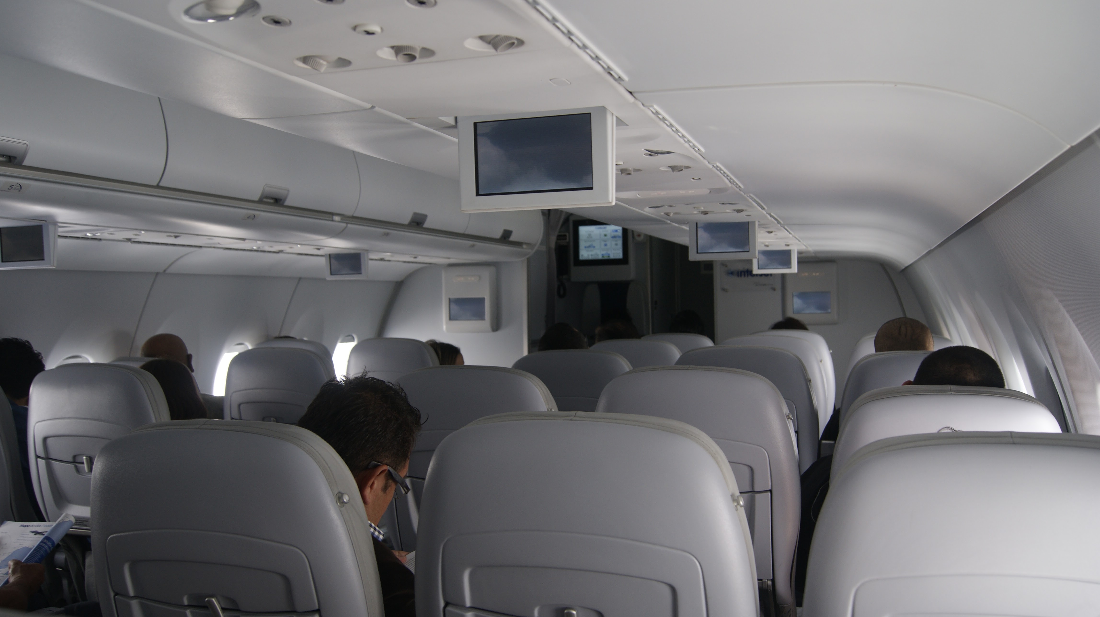 Las cámaras montadas al frente del avión permiten a los pasajeros disfrutar una vista únicas del vuelo. 