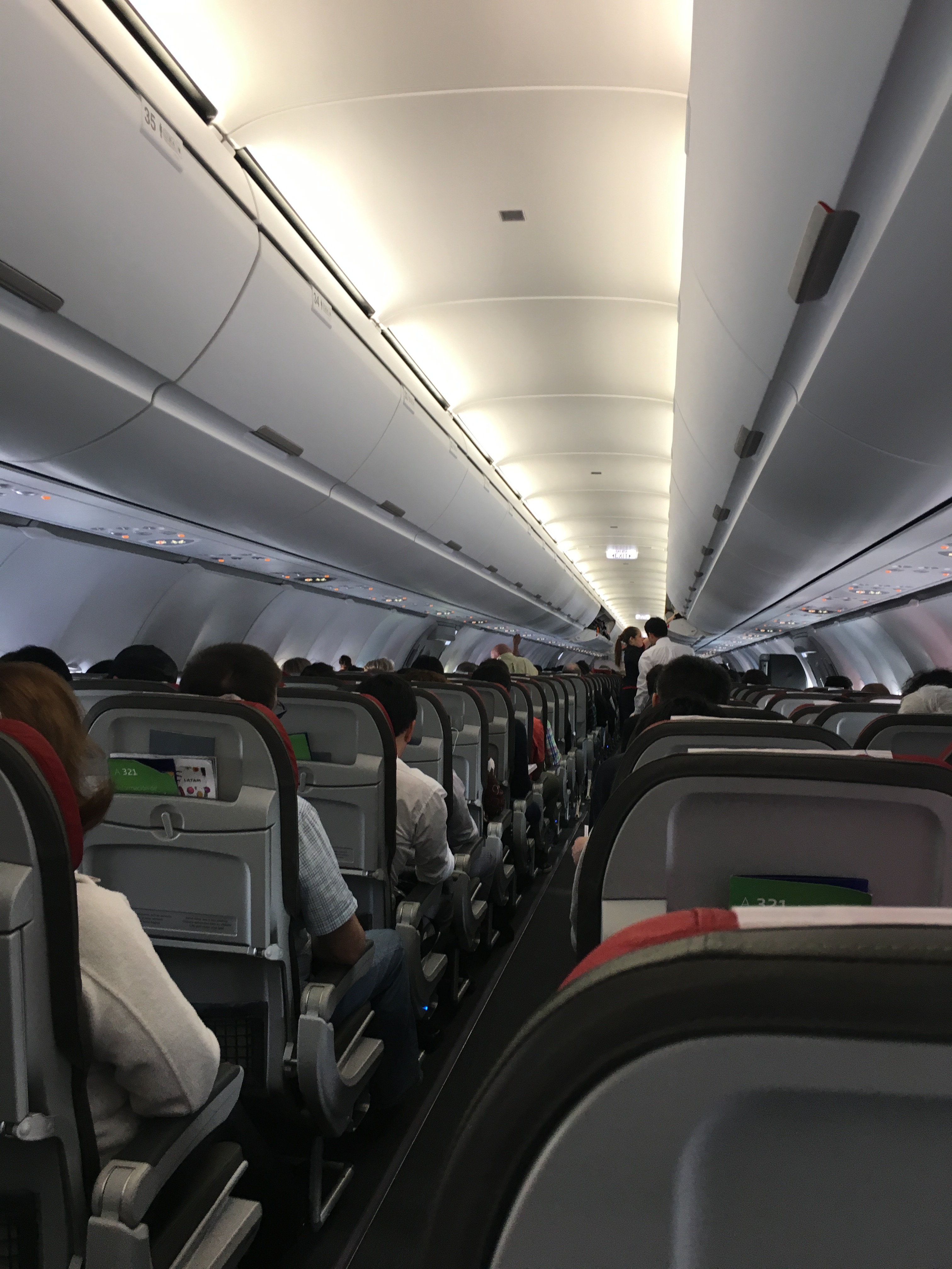 Los nuevos maleteros serán el estándar en los A321 y futuros A320neo de LATAM. Foto: LATAM