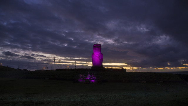 moai-iluminado