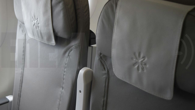 El A321 de Interjet, cuenta con asientos recaro de última generación, que a petición de la línea mexicana fueron equipados con reposacabezas.