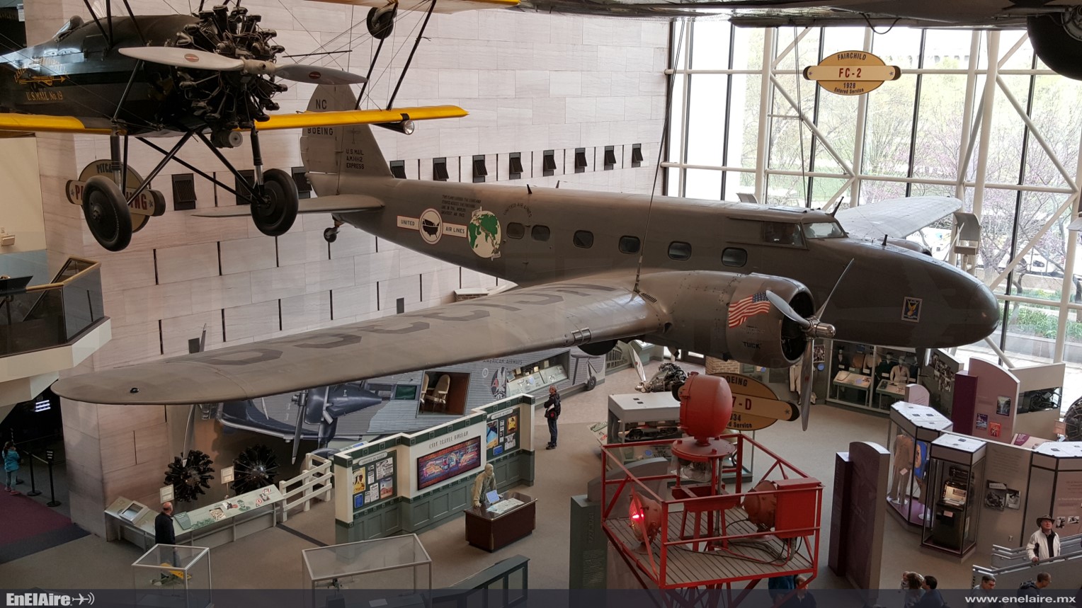 Boeing 247 en el Museo Smithsoniano del Aire y el Espacio.