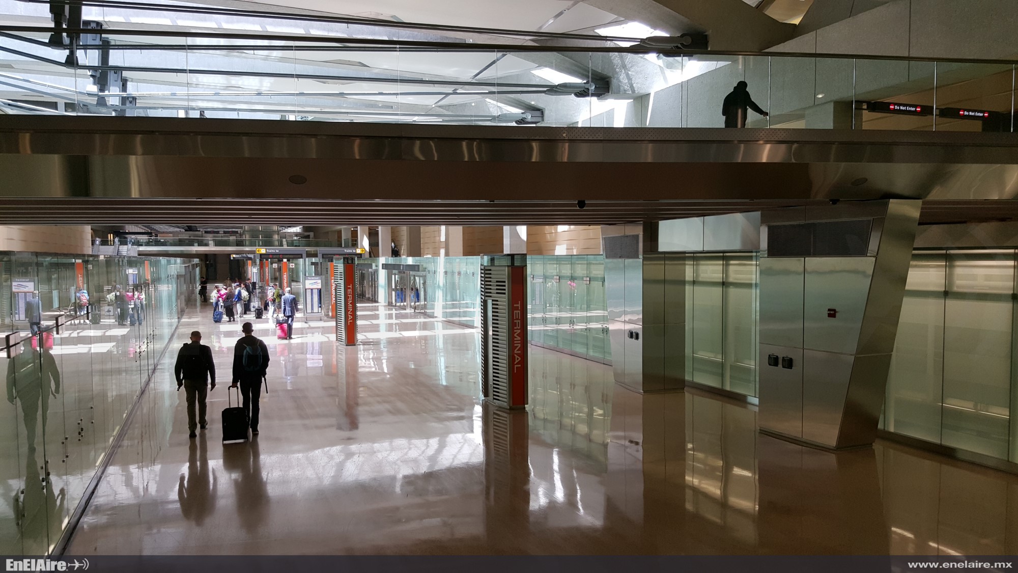 El tren que conecta al aeropuerto pasa en promedio cada 4 minutos.