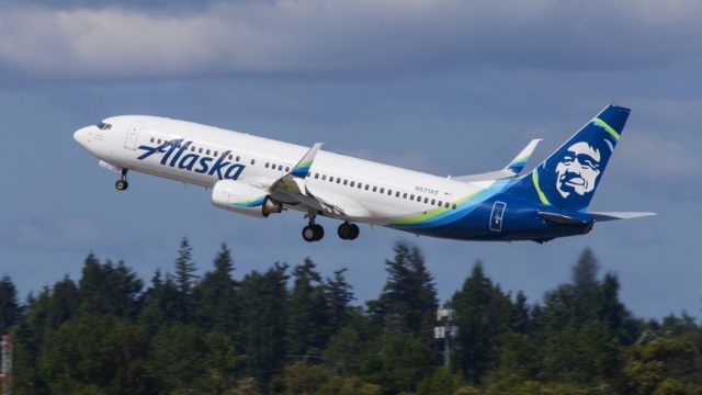 Alaska Airlines anuncia el lanzamiento de 13 nuevas rutas para la primavera de 2026