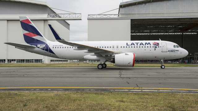 Primer A320neo de LATAM Airlines hace su roll out en Toulouse