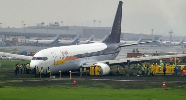 Boeing 737 de SpiceJet se despista en Bombay