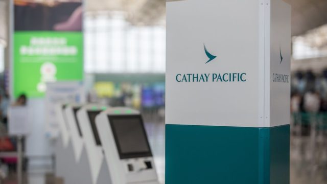 Cathay Pacific realizará controles adiciónales al equipo de emergencia