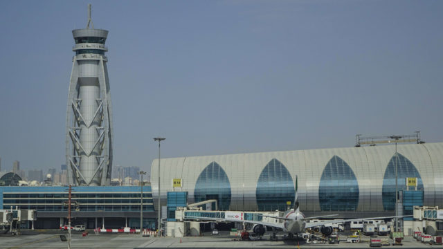 Aeropuerto de Dubai instala maquinas expendedoras de material médico