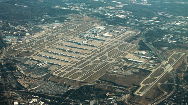 Por apagón se suspenden operaciones en Aeropuerto de Atlanta