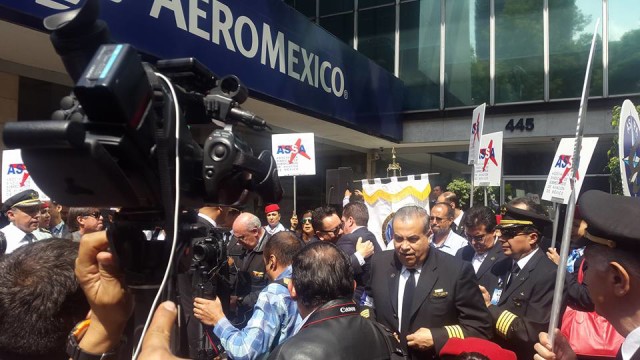 Mitin del Frente en Defensa de la Aviación Nacional en Aeroméxico