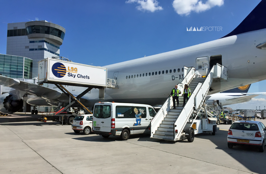 Un coloso 747-8i de Lufthansa preparándose para su vuelo con destino a la Ciudad de México como LH498. 
