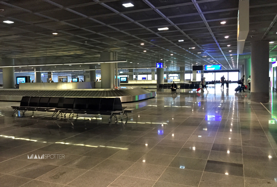 El vestíbulo de recogida de equipaje estaba casi vacío, la mayoría de los pasajeros siguen en conexión a otros destinos de la red de Lufthansa y Star Alliance. 