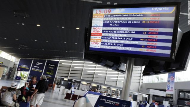 Pasajeros se enfrentan a nuevos retrasos y al menos 200 cancelaciones durante la última huelga del Control de Tránsito Aéreo (ATC) en Francia