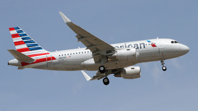 Evacuan vuelo de American a México por “seguridad”