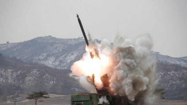 Las pruebas de misiles “irresponsables” de Corea del Norte ignoran las reglas de la aviación internacional