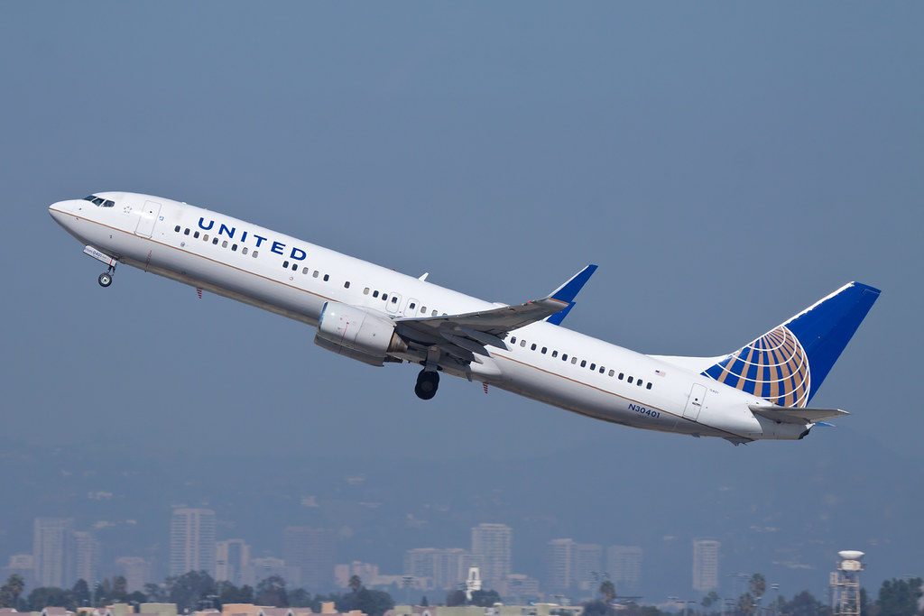 Boeing 737 de United Airlines rueda en el aeropuerto de Newark por más de ocho horas