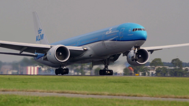 KLM firma orden por dos Boeing 777-300ER
