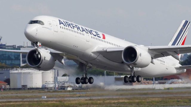 Air France hace obligatorio el uso de cubrebocas en todos sus vuelos
