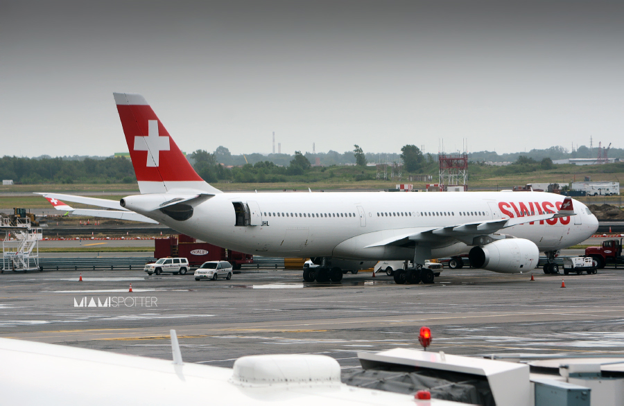 El HB-JHL "Sarnen" había llegado desde Zúrich como LX16 unas horas antes y estaba seguro que sería el que me llevaría a Ginebra.