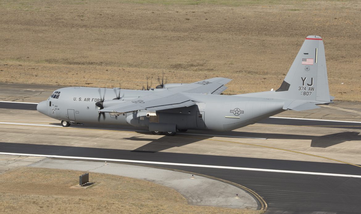 Aeronave militar de Estados Unidos realiza escala en el Aeropuerto de Toluca