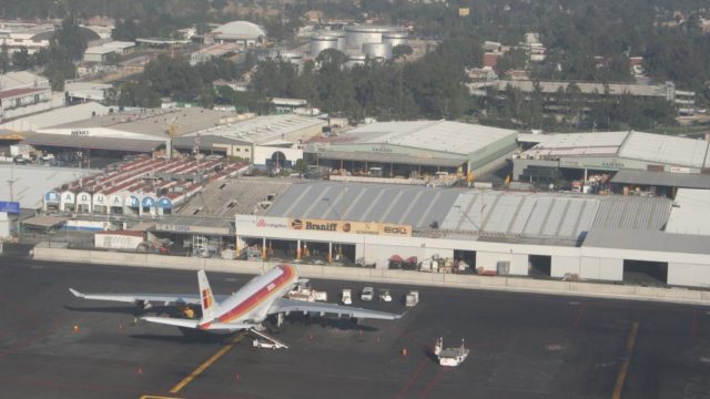 Roban camión en la aduana del AICM