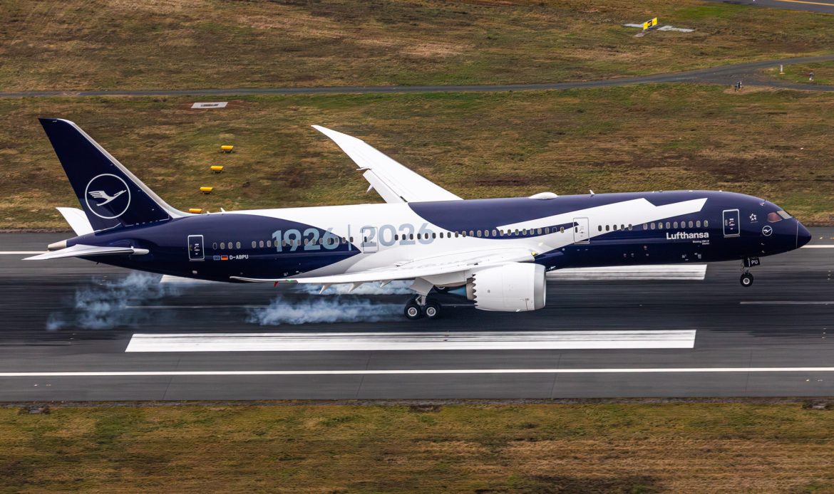 Lufthansa recibe avión con pintura especial por su centenario en Frankfurt