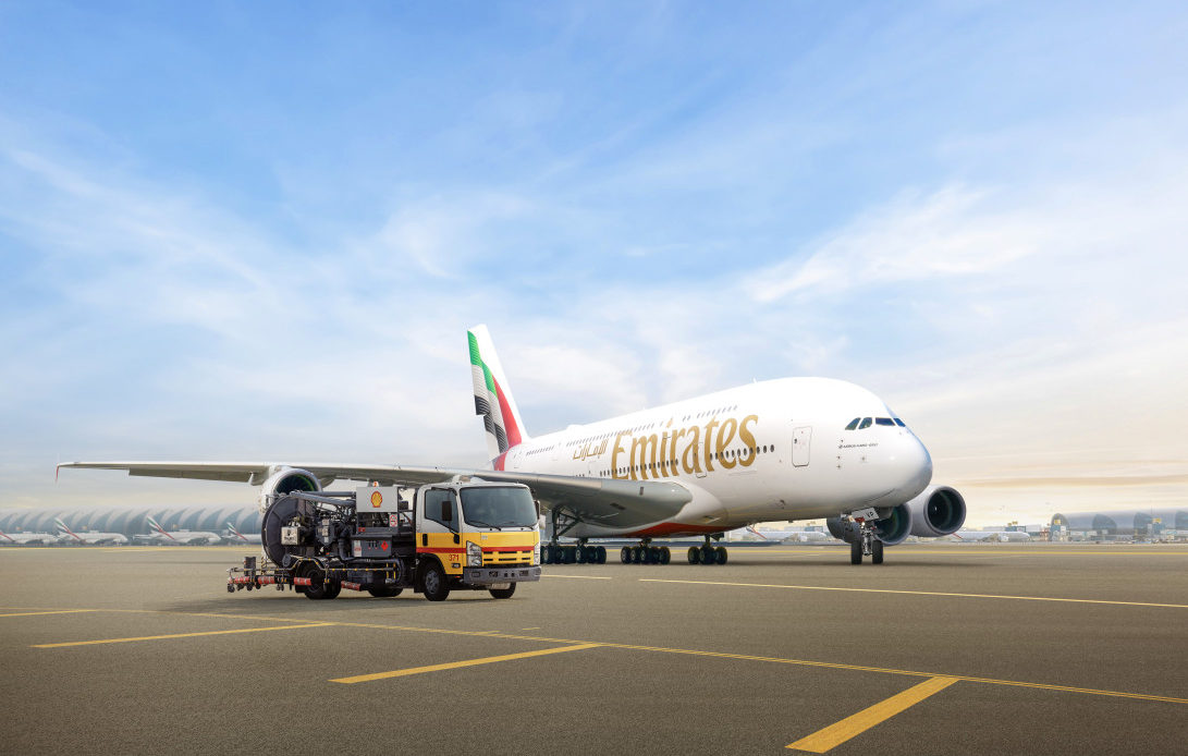 Emirates realiza acuerdo con Shell Aviation para suministrar SAF en su Hub