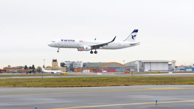 Iran Air recibe el primero de 100 aviones Airbus