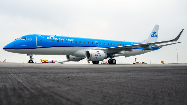 KLM compra 17 aviones a Embraer