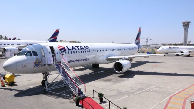 LATAM presenta el avión que transportará al Papa Francisco