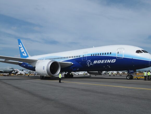 Boeing reduce pérdidas y aumenta ingresos en el segundo trimestre de 2026