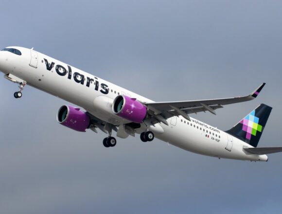 Volaris resiente alza histórica en la turbosina, pero mantiene sólida demanda y fortalece su liquidez
