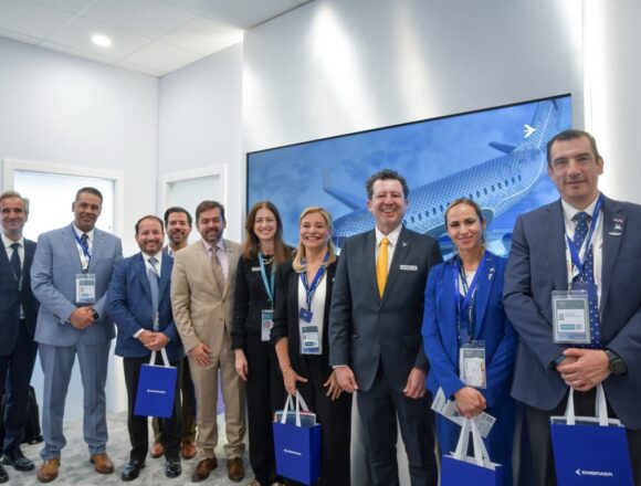 Gobernadora de Chihuahua sostiene reunión con Embraer durante Farnborough Airshow 2026