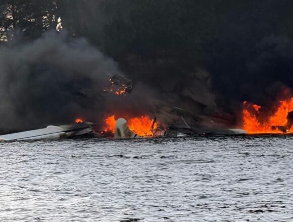 Hidroavión de Kenmore Air se incendia tras accidentarse cerca de Seattle; los 11 ocupantes sobrevivieron