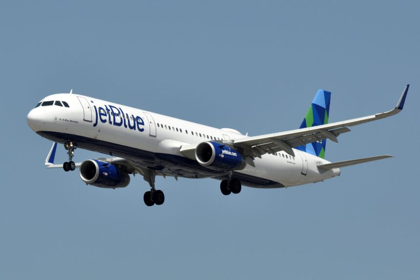 JetBlue_Airways,_Airbus_A321-231 FAA da luz verde preliminar a JetBlue para adquirir 22 slots de Spirit en LaGuardia