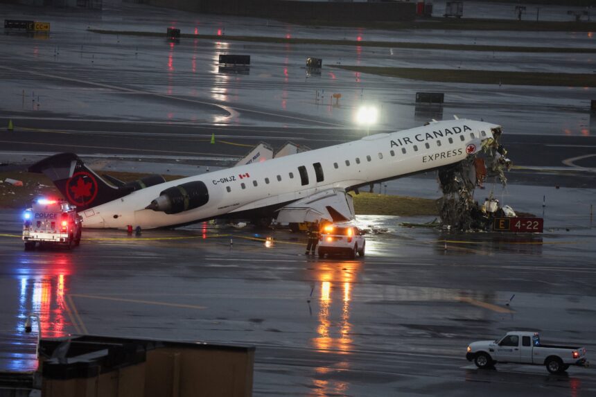 FAA señala fallas en control aéreo previo a accidente en LaGuardia
