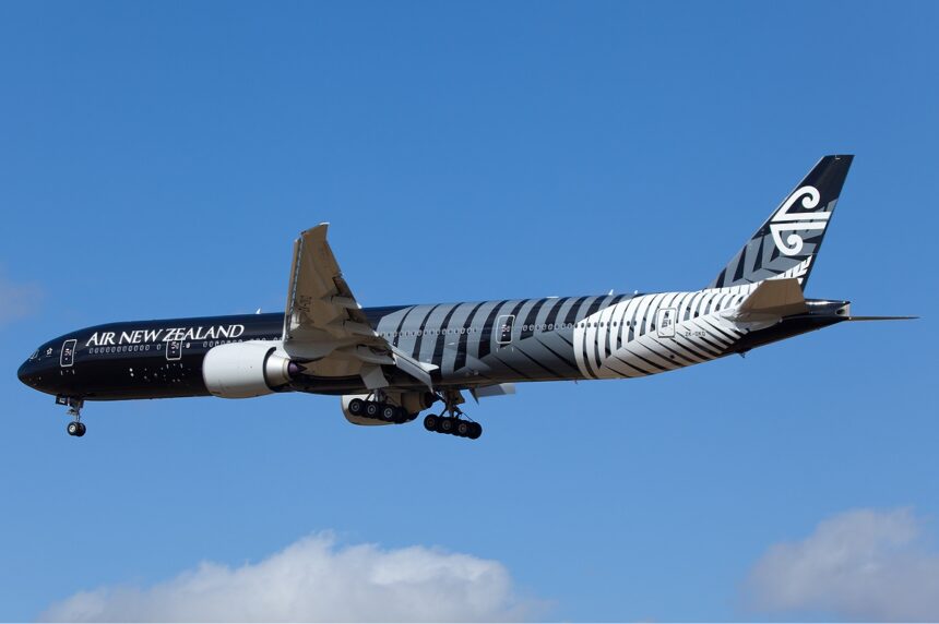 Primer ministro de Nueva Zelanda critica a Air New Zealand tras pérdidas por NZ$242 millones