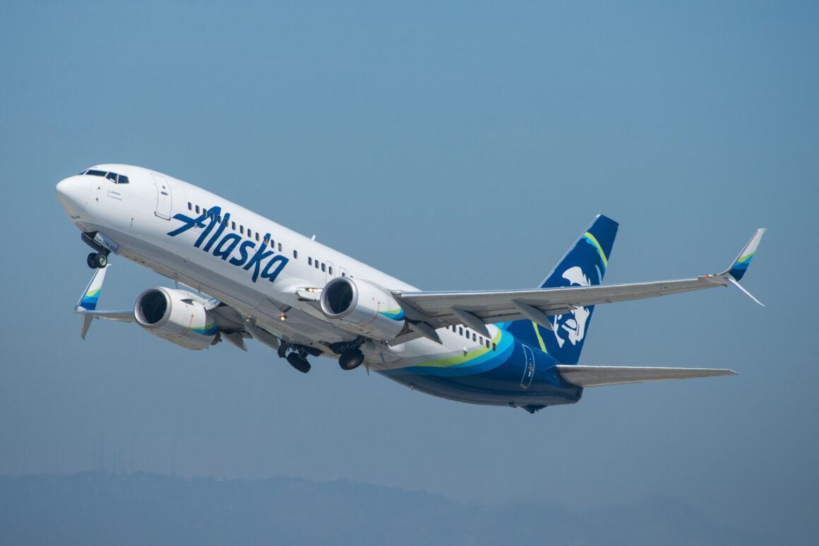 Alaska Airlines anuncia nuevas rutas sin escalas a Atenas y París