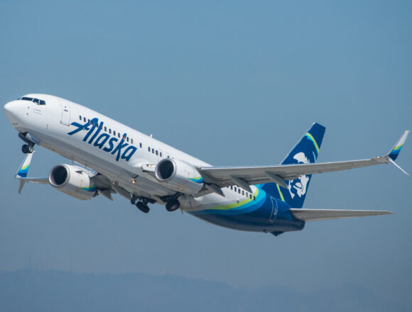 Alaska AIrlines Boeing 737-800 N566AS Alaska Airlines anuncia nuevas rutas sin escalas a Atenas y París