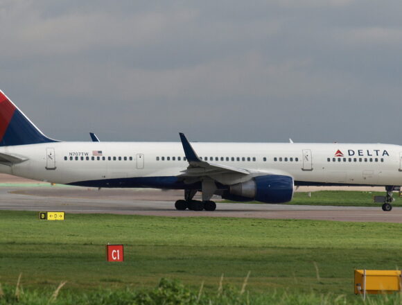 Delta Airlines_2 Capitán de Delta presenta emergencia médica en vuelo y obliga a desviar un Boeing 757 a Detroit