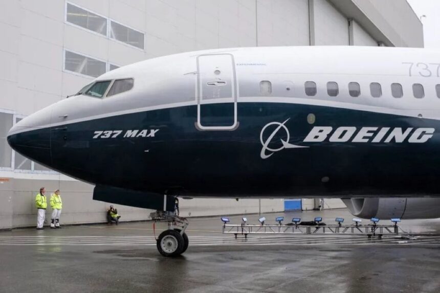 Boeing detecta falla de software en el 737 MAX que podría dejar a los pilotos sin piloto automático