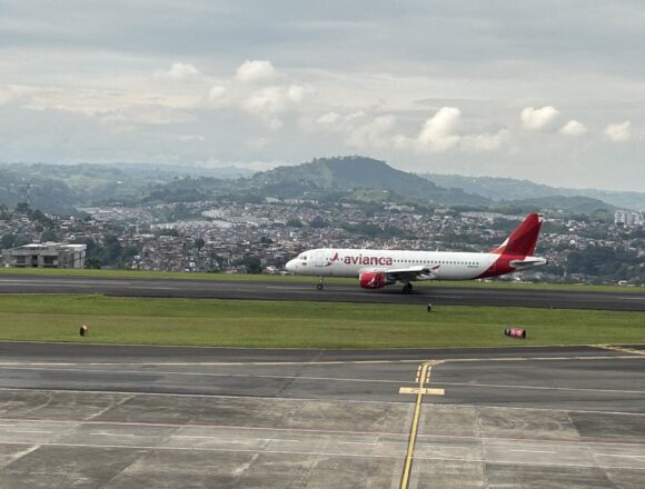 Aeronáutica Civil informa reapertura gradual de aeropuertos tras el sismo en Colombia