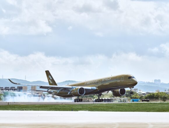 STARLUX recibe el AIRSORAYAMA Gold y completa su dupla de Airbus A350-1000 con libreas especiales