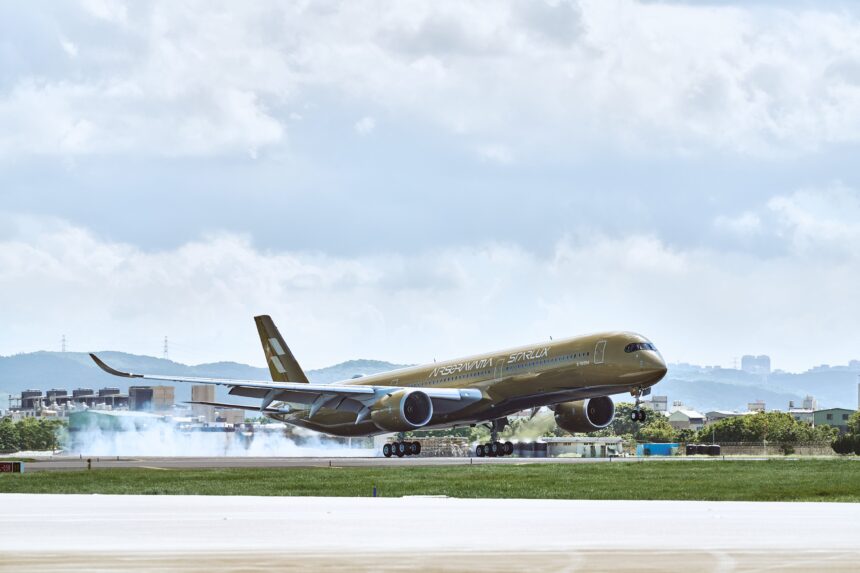 STARLUX recibe el AIRSORAYAMA Gold y completa su dupla de Airbus A350-1000 con libreas especiales
