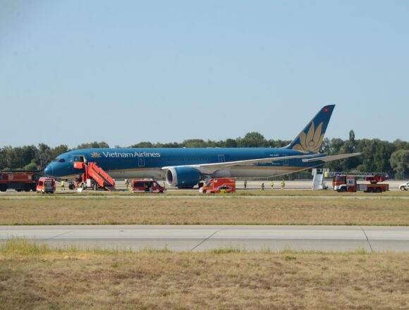 Nuevas imágenes muestran marcas de frenado tras incidente de Boeing 787 de Vietnam Airlines en Múnich