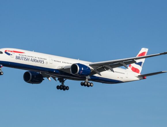 1280px-British_Airways_A350-1000_(G-XWBD)_@_LHR,_Jan_2020 British Airways amplía su red hacia Tanzania, Latinoamérica y América