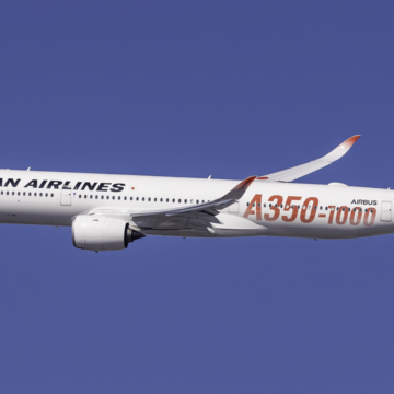JAL incorpora robot para lavar aeronaves en Narita